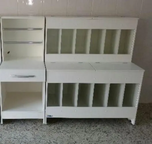 Suporte de ração com 12 nichos + movel auxiliar