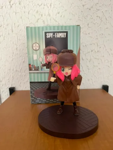 Action Figure Anya Forger Detetive - Spy × Family - Aproximadamente 14 cm