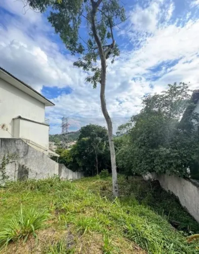Terreno no Condomínio Village Pendotiba - 1760M²