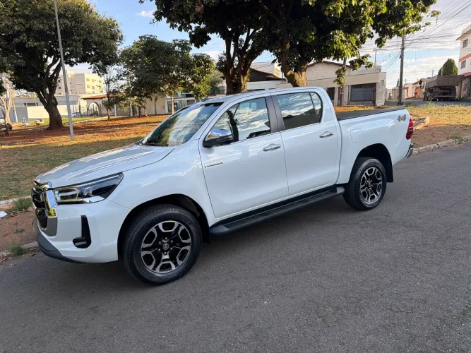 Toyota Hilux CD SRX 4X4 2.8 TDI 16V Diesel Aut. 2024