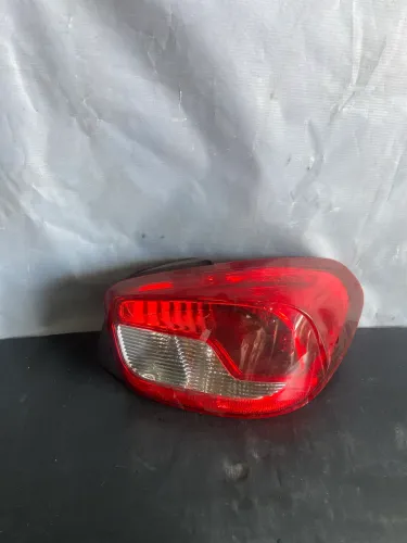 Lanterna Renault Kwid lado direito 