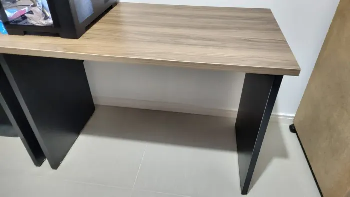 Vendo mesa de escritório com 60X74X1,10