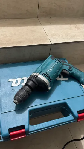 Furadeira makita 710w 127v