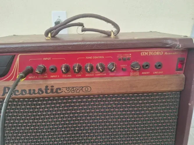 Cubo amplificador Meteoro acoustic v70