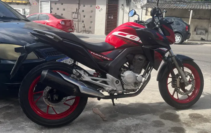 Vendo CB twister pouco rodada !!!