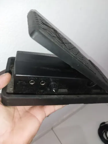 PEDAL DE EXPRESSÃO E VOLUME 