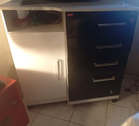 vendo cômoda 5 gavetas 200 motivo mudança 