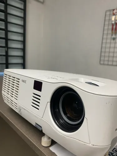 Projetor com conexão HDMI - NEC - TOP
