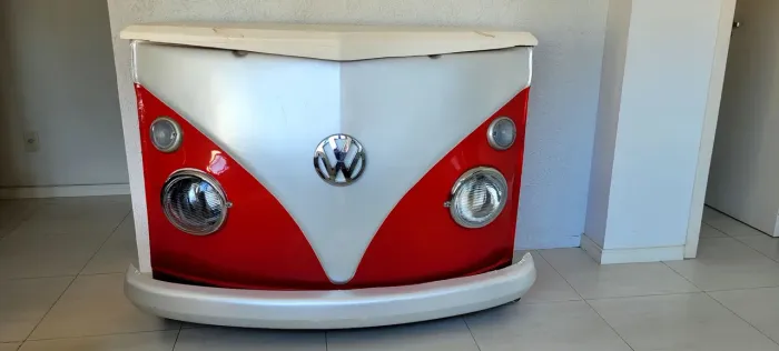 Frente de Kombi Decorativa com Armário e Faróis -