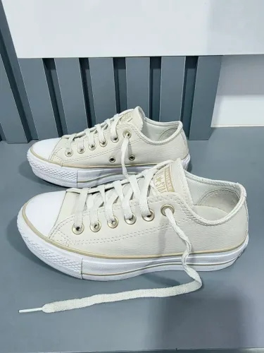 Tenis All Star em couro