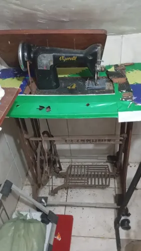 Máquina de costura antiga
