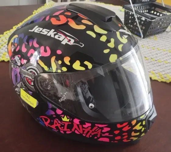 Capacete feminino