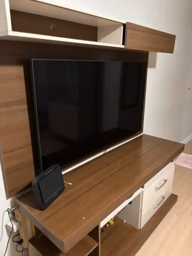 Painel para TV com rack em MDF