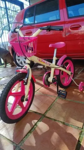 Bicicleta de menina aro 16 - NOVA, NUNCA USADA, INTACTA, SEM DETALHES OU MARCAS DE USO.