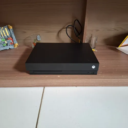 Xbox One X 1TB + Controle Original - Funcionando Perfeitamente
