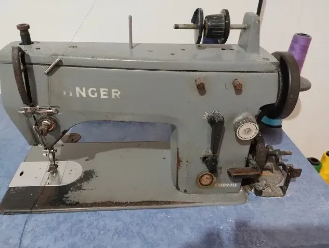 Máquina de Costura Singer Semi Industrial + Máquina de Overloque + Mesa 