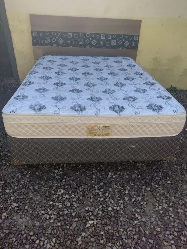 Vendo cama box com colchão ecoflex mais cabeceira juntos