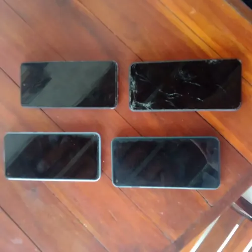 Vendo 4 celular com defeito na tela
