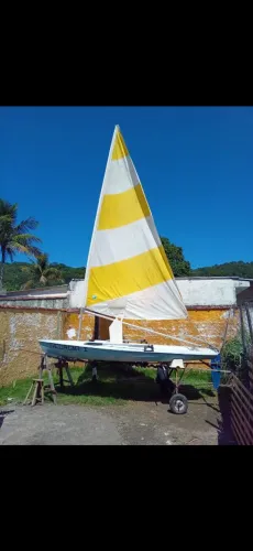 Veleiro MONOCASCO