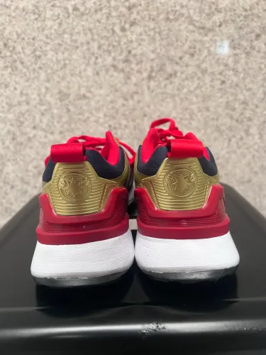 Tênis Marvel corrida adidas