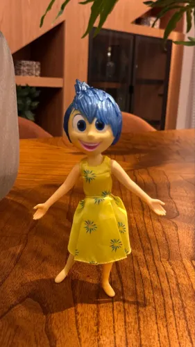 Boneca Alegria do filme Divertida Mente