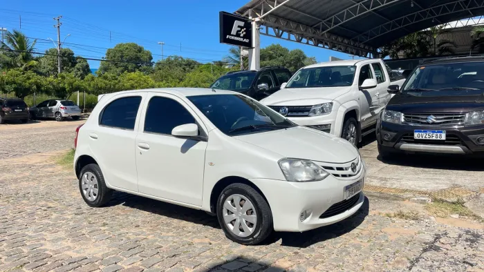 Toyota Etios X 1.3 Flex 16V 5P Mec. 2015