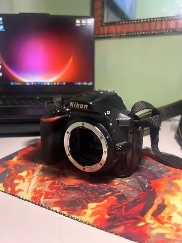 Nikon D5600 - Corpo (Usada - Negociável)