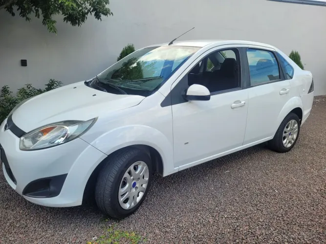 Ford Fiesta Sedan SE 1.6 8V Flex 4P 2014