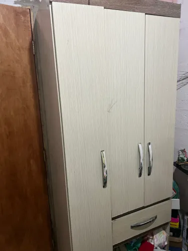 Guarda roupa semi novo