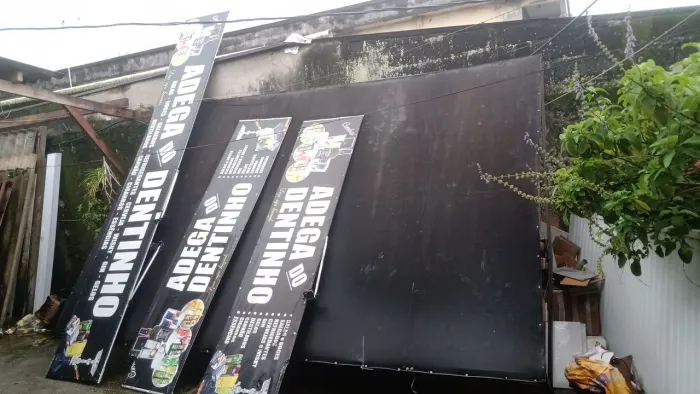 Toldo completo e placas com refletores de led 4 m e 80 cm por 2 M e 25 cm só 1200 reais