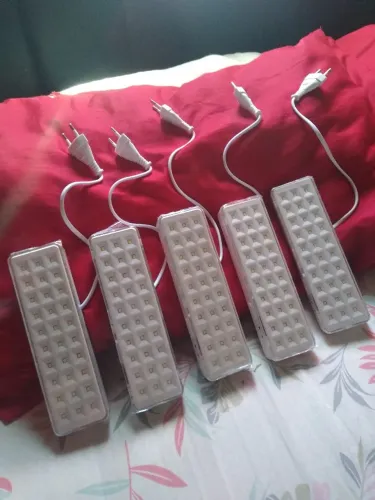 Vendo cinco luminária LED emergencial recarregável as 5 por 120
