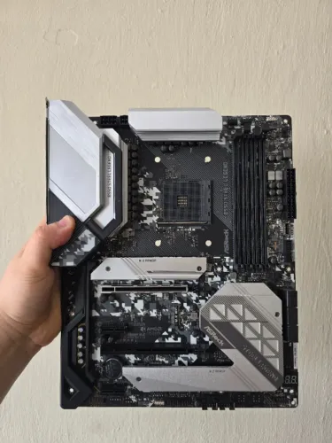 Placa mãe B550M STEEL LEGENDS