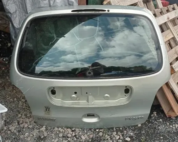 Tampa Traseira Megane Scenic 2000 - 2005 Detalhes  Prata