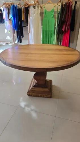 Mesa de jantar de madeira maciça redonda