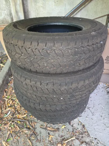 Vende Pneu Bridgestone 255/70R17 4 pneus