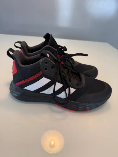 Tênis adidas 41! Forma pequena para quem calça 39/40