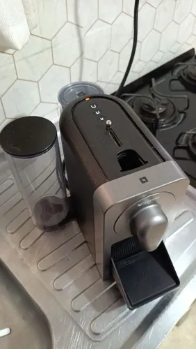 Cafeteira Nespresso modelo C75 bluetooth titanio