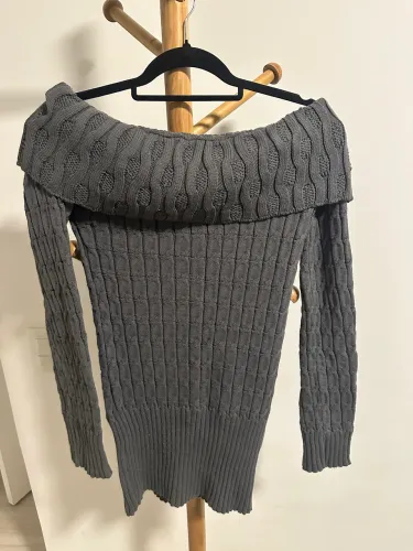 blusa ombro a ombro cinza