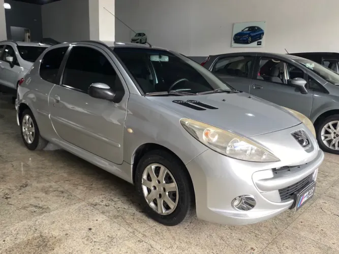 Peugeot 207 XR 1.4 Flex 8V 3P 2011
