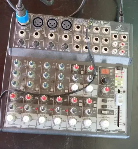 Mesa De Som Behringer Xenyx 1202fx