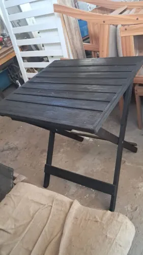 Mesa dobrável de madeira