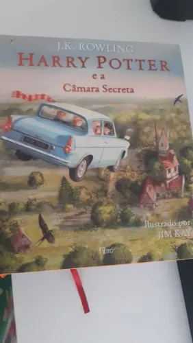 Livro ilustrado Harry Potter e a câmera Secreta