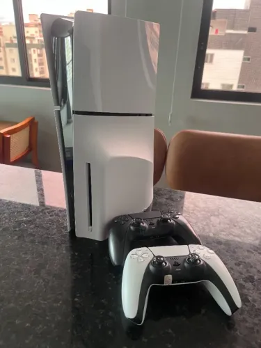Playstation 5 Slim com leitor e dois controles