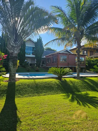 Casa de Alto Padrão em Condomínio Fechado
