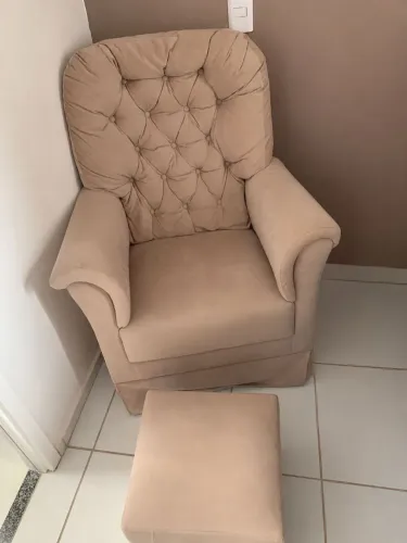 Poltrona de amamentação + Puff