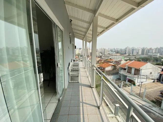 Casa residencial com 200m² e 2 kitnets no Centro de Florianópolis