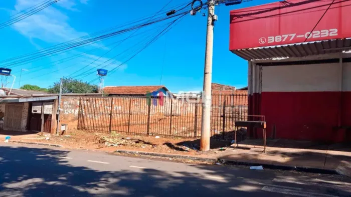 Lote à venda - Avenida Comercial