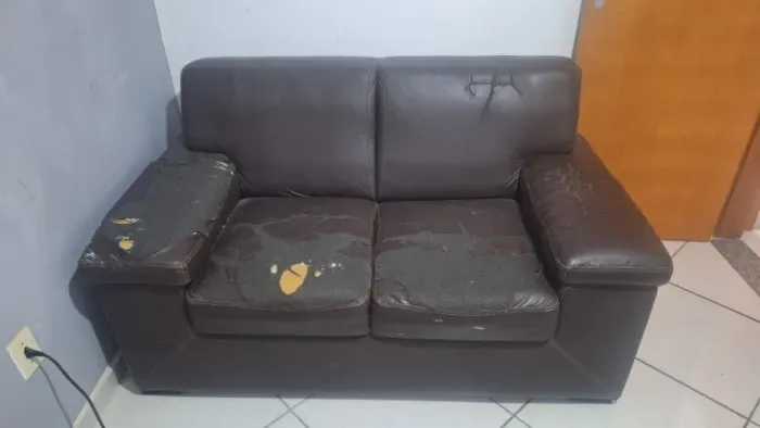 Sofá 2 Lugares de Couro
