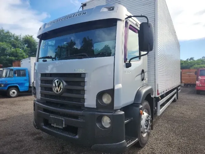 Volkswagen Constellation Toco Baú de 9,50 x 3,00 revisado