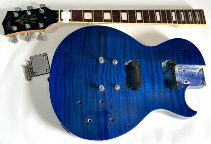 Corpo e braço da guitarra Golden Vintage Les Paul Topo Flamejante Azul